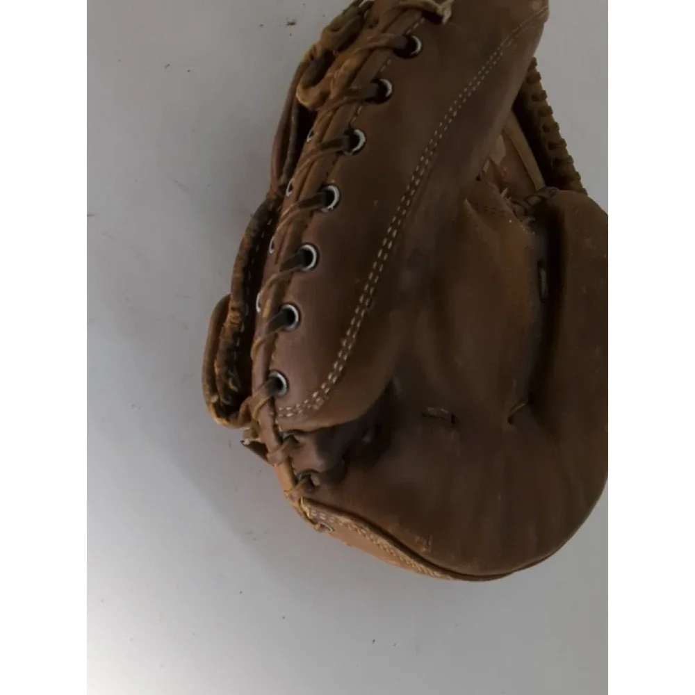 Wilson A2402 Professional Model Catchers Mitt Righty Nylon Stitched USA C3